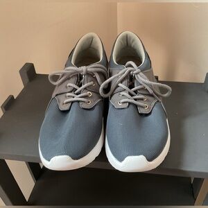 Men’s Nylon Etnies casual shoes.